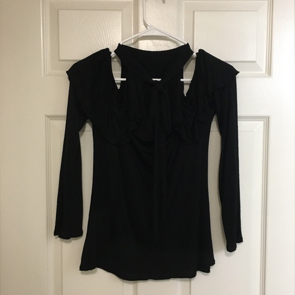 Unique Cold Shoulder Top - Picture 3 of 9